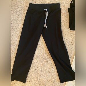 Figs black Kade scrub bottoms in size small petite